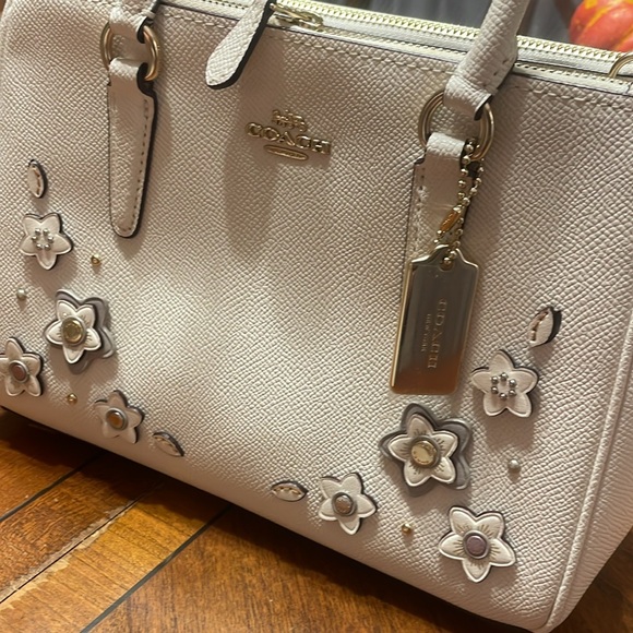 EUC Coach small ivory handbag - Picture 7 of 7